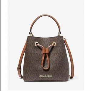 Michael Kors Bucket Bag